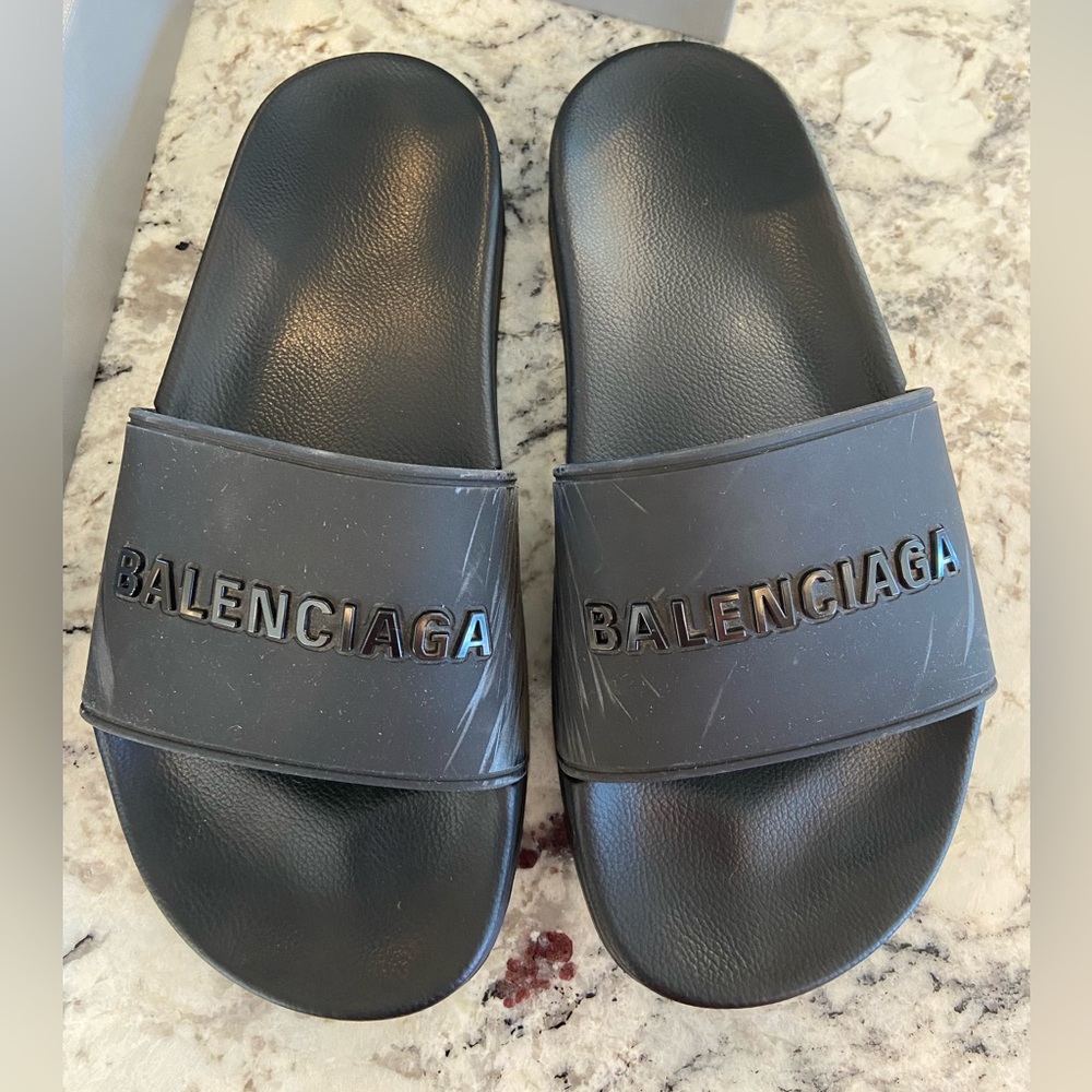 100% AUTH Balenciaga Women’s black pool slides, 37 / 7